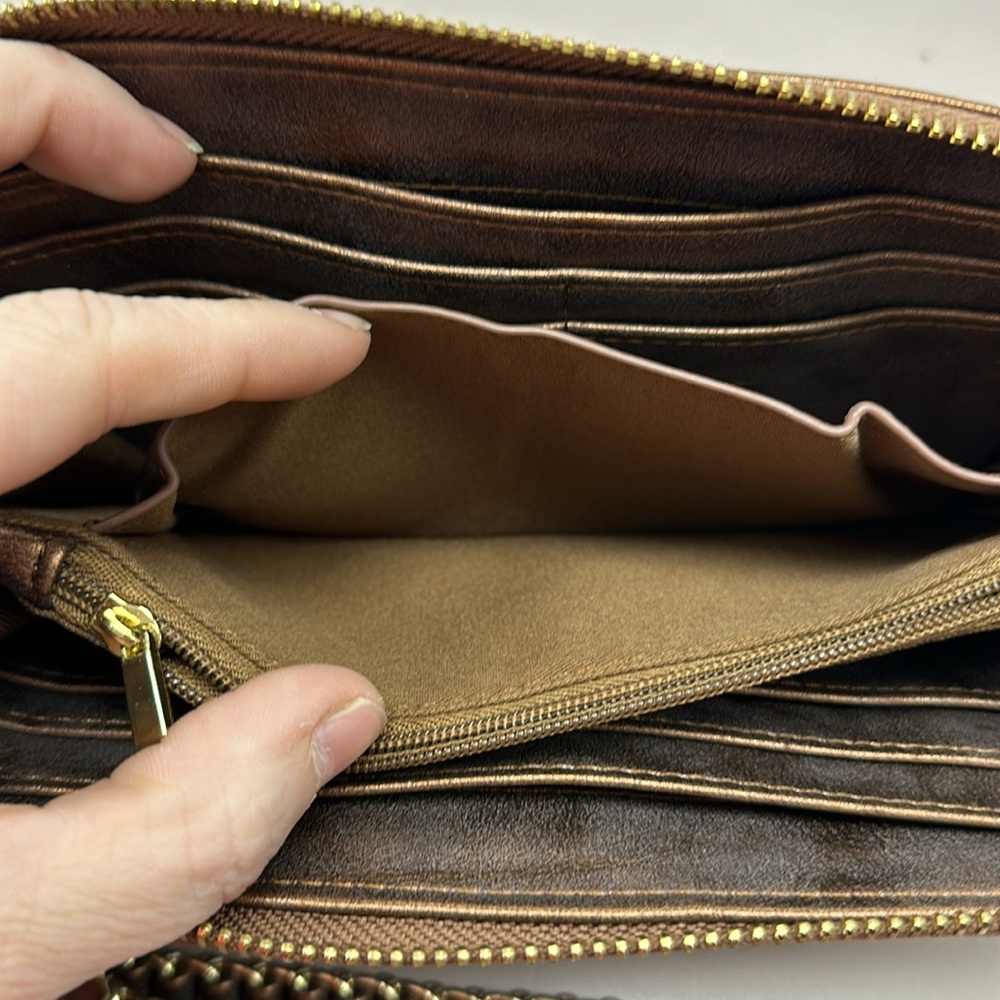 Geometric Patterned Gold Wallet With Chain - image 3